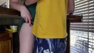 من قدميه الملاعين هذا كس مشعر جيد جدا