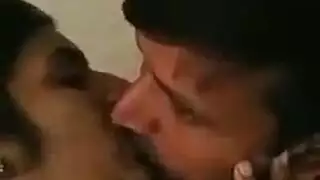ذهب المعلم الساخن إلى غرفة فندق مع رجل أصبحت سرا أصدقاء جيدين.