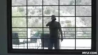 جنس الأم يساعده بطريقتها الخاصة لأنها ساعدتها