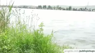فاتنة مارس الجنس من قبل الثور القديم