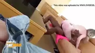 أمي قائظ استمناء مع دسار.