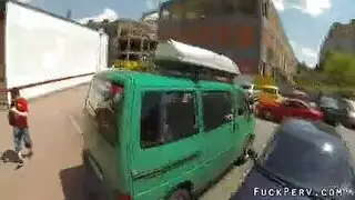 حار في الهواء الطلق شقراء يحصل الحمار مارس الجنس من قبل رجل وشم من حيها