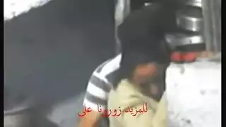 يزنق جارته المليانة تحت السلم و تفعيص و نيك و بوس