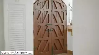 رضع الحليب من الصدر سكس عجوز شقراء