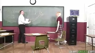 الساخنة في سن المراهقة مارس الجنس من قبل أخيها