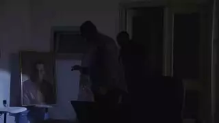 وشم ملثم وقحة الملاعين نفسها في قفص