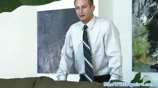 الغراب يعطي الانزلاق إلى الديك الثابت