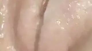 الفرخ في سن المراهقة الفرخ على طفل رضيع.