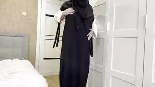 زوجة الأب العربية الساخنة في جوارب تعطي جوي