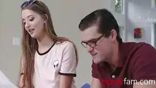 هذا الصبي يترك زميله في المدرسة لممارسة الجنس معه