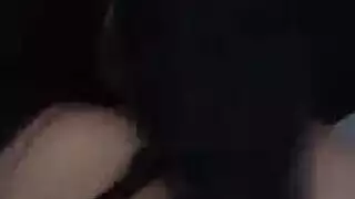 تم سحب الشقراء التي يتم إشراكها أثناء قيامها برأسها