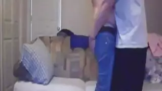 سخيف أمي خطوة علنا في حين أنها في الحمام.