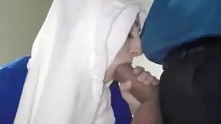 يائسة تهب رئيسها المعلق