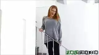 وقالت انها تدفع شاب سمراء للخدمات الجنسية