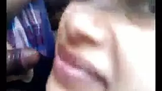 هندية تمص زب صاحبها في السيارة وتلعه و تمتعه بقوة