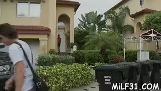 جبهة مورو مثير مع وشاح مشدود وهمية كبيرة