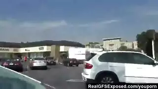 في سن المراهقة مثلية بخ الماضي في السيارة.