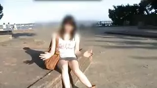 صب الإباحية مع امرأة سمراء في سن المراهقة مثير الشباب