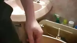 بنت اعدة فى البيت لوحدها والسباك نكها غصب عنها واغتصبها