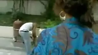 امص قضيب عامل التصليح الضخم و اتناك به حتى انزل