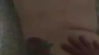 صديقة آسيوية مع المعجبين العملاقة ميلاني الأسد.