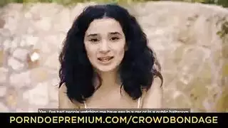 هذا في سن المراهقة الإسبانية غريب يحب لعق