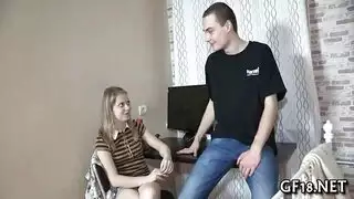 تهمس في أذنه أنها تريده