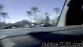 مراهقه هيجانه بتاخد زبر كبيره في طيزها الصغيرة