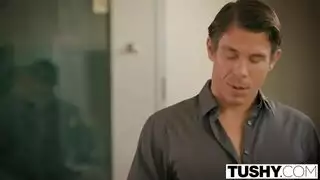 يريد شاب مثير ديك حفر في الغزلان أعمق