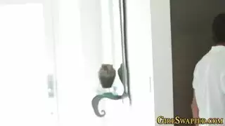 الفاتنة غريب إعطاء رئيس لأفضل صديق لها