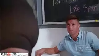 ألمُعلّمة ألخجولة - سكس مترجم