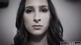 الفتاة المطيعة تتناك من أبوها حتى ترضي أمها المتوفية