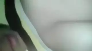 مغربية ممحونة فيها الزملة تعرض طبونها