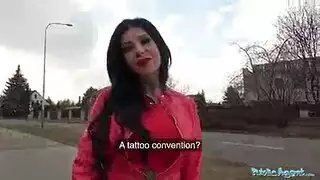 لديها ثدي كبير وجميل جدا