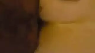 أم ناضجة تستحوذ على مريضتها الشابة