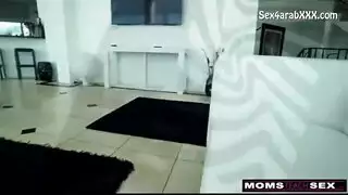 سكس مترجم - الام الوحيده مع ابنها