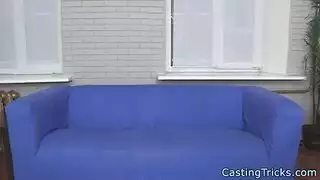 لديها أريكة أن العديد من السيدات مارس الجنس