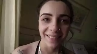 المرأة الجميلة لها كس صغير