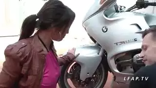 هذه الأم بيوريت القبعة الفرنسية اللواطية والقبضات