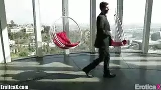شاب وسيم يريح قضيبه الطويل بنيك مهيج مع حبيبته البيضاء الممحونة