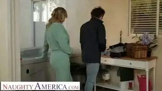 إنها تريده دائمًا أن يخترق بوسها اللطيف