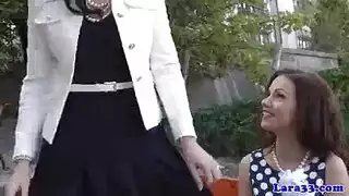 فاتنة ناضجة تقبيل اللعب