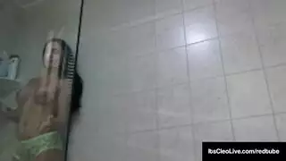 يريد أن يقوم بعمله باستخدام قضيبك
