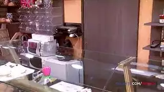 يحصل مارس الجنس المهبل الصغير عميق