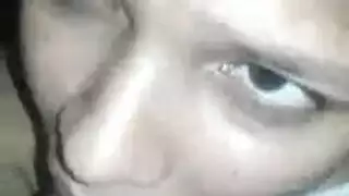 شابة متوسطة الثدي حفر آسيوية