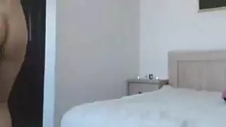الفرخ المسكين جدا يصبح عاريا على كاميرا الويب