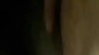 فاتنة ناضجة وشعر تهتز هزة الجماع