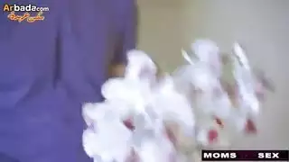 الام وابنتها مع حبيب ابنتها