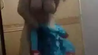 فيديو اجمل بزاز فتاة بنت مصرية بعد الشاور – سكس مصري