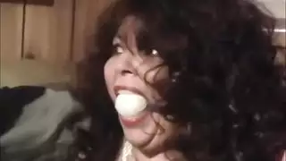 كس إيلين مشتعل، وهي تحترق بالأسفل